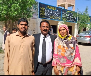 Musarrat Bibi (right) with attorney Lazar Allah Rakha (center) and Muhammad Sarmad after their acquittal in Pakistan. 