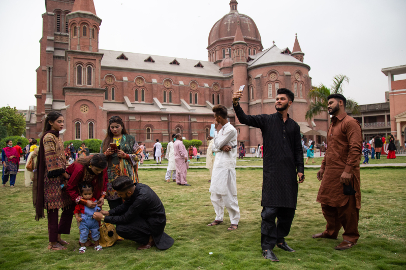 Pakistani Christians celebrating Easter on April 4, 2021 in Lahore, Pakistan