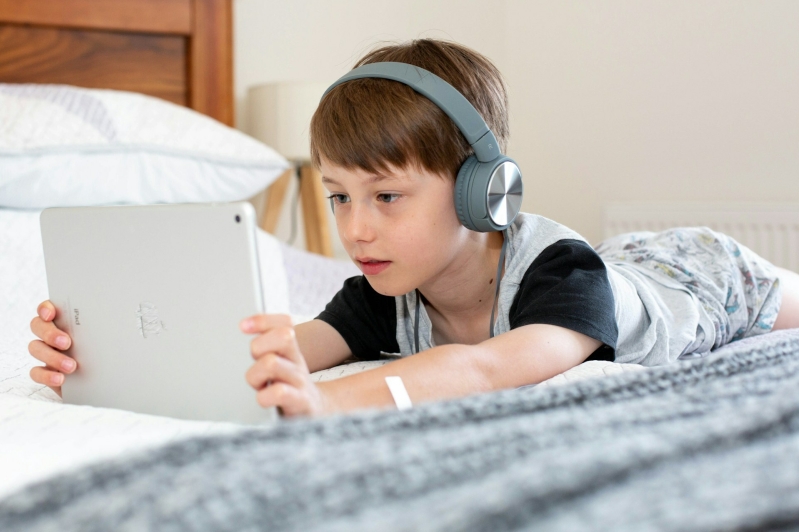 child with computer