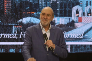 Brian Houston announces plans for online ministry and new church in 2024