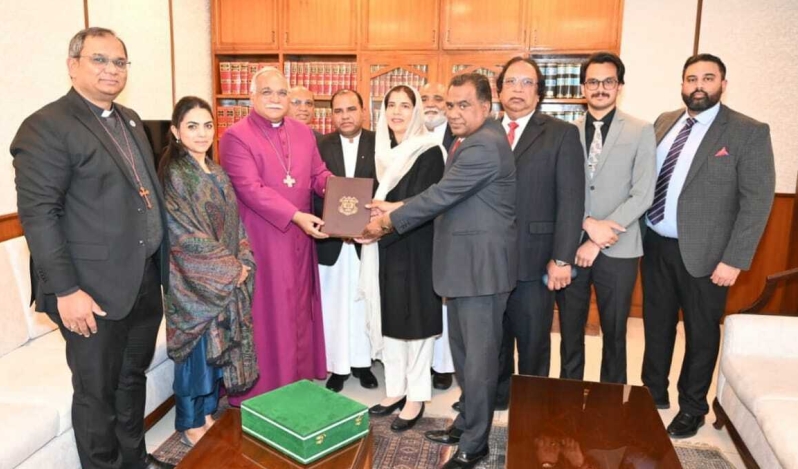 Historic Bible, replica of St Thomas’ Cross on display in Pakistan’s Supreme Court as symbols of recognition of minorities