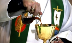 Organized crime suspected in attempted poisoning of priest in Italy