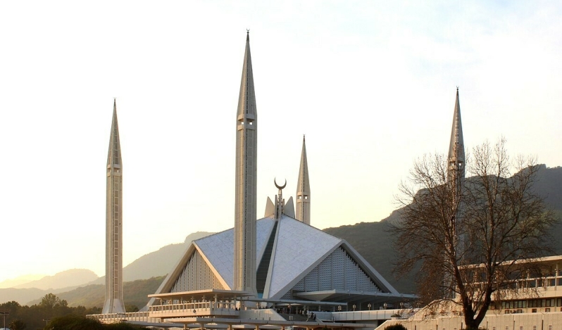 Muslim 'suitor' kidnaps 13-year-old Christian in Pakistan