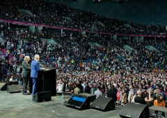 Hundreds of Poles respond to Jesus Christ at Franklin Graham event