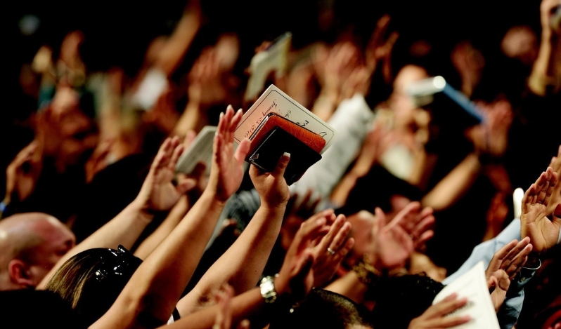 More US evangelicals continue to visit churches regularly in person than before pandemic, research reveals