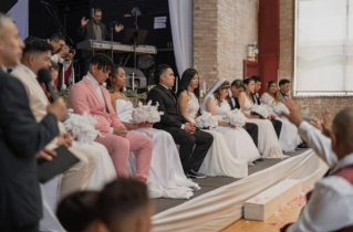 Chicago church organizes wedding for seven immigrant couples who wish commit their marriages to God