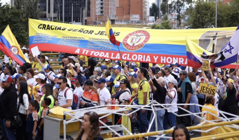 Thousands of people march for Jesus in Colombia, pray for peace in the nation