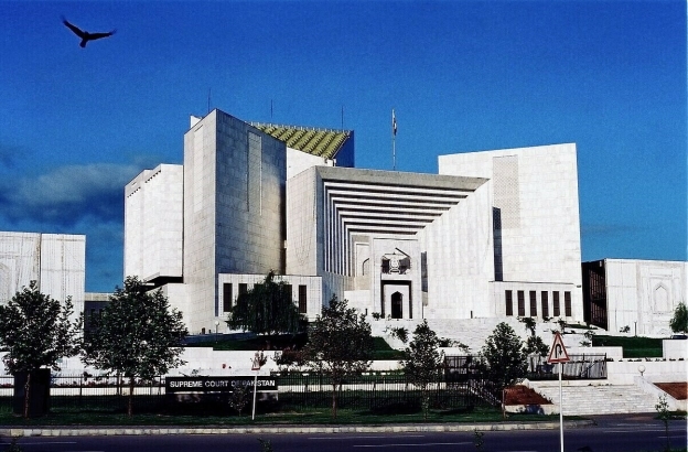 Supreme Court of Pakistan bows to Islamist threats