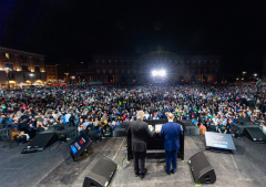 “God loves you” – Franklin Graham preaches gospel at largest ever evangelical event in Naples, Italy