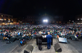 “God loves you” – Franklin Graham preaches gospel at largest ever evangelical event in Naples, Italy