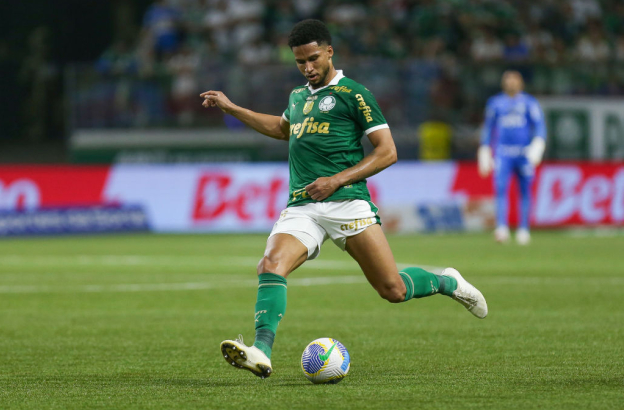 Prayer groups in soccer clubs: more than faith, an emotional refuge for players