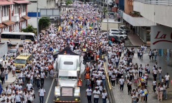 Faith, songs and white banners: Panama hosts ‘Mega Celebration: Family, God’s Design’