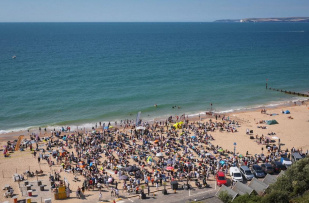 92 baptized in public mass ceremony on Bournemouth Beach, declaring faith in Jesus