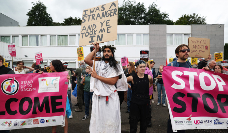 How should Christians navigate the conversation and growing hostility concerning migrants?