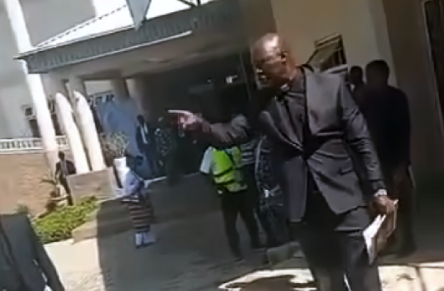 Nigeria security agents prevent clergy from officiating funeral service in Jos, arrest Christian journalists covering altercation