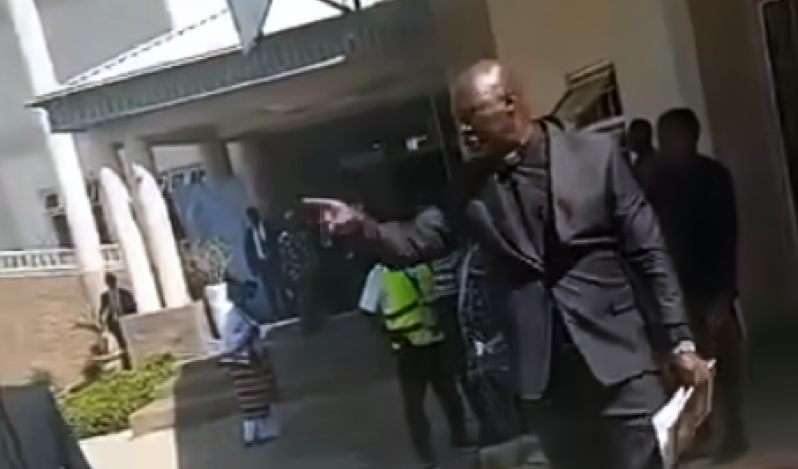 Nigeria security agents prevent clergy from officiating funeral service in Jos, arrest Christian journalists covering altercation