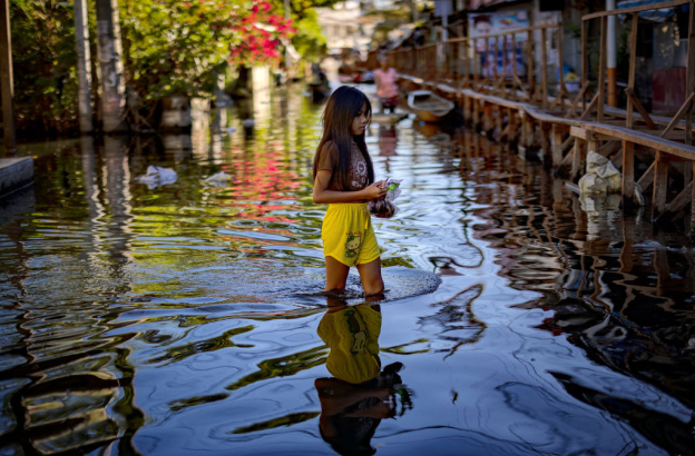 Report ranks Philippines among most flood-prone nations amid corruption scandal in flood-control projects