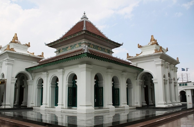 Hundreds of Muslims protest church construction in Indonesia