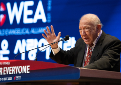 Leaders are failing in holiness and too many Christians are ignorant about Jesus’ key message, says evangelist