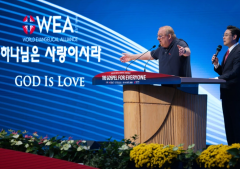 Rick Warren: ‘I’m not a health and wealth teacher; I give to be a blessing, not get a blessing'