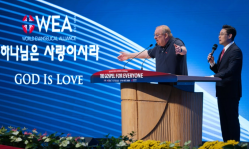 Rick Warren: ‘I’m not a health and wealth teacher; I give to be a blessing, not get a blessing'