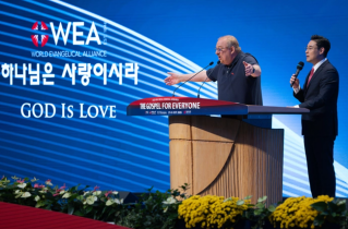 Rick Warren: ‘I’m not a health and wealth teacher; I give to be a blessing, not get a blessing'