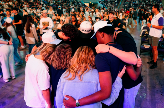 Thousands of students respond to gospel at UniteUs evangelistic event in Cincinnati