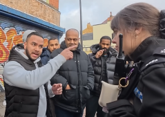 Police officer praised for defending right to preach in Muslim area