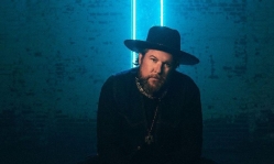 Zach Williams releases deluxe 'Jesus Loves' album with Thomas Rhett