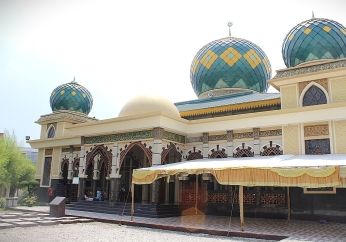 Muslim mob halts church roof repairs in Indonesia