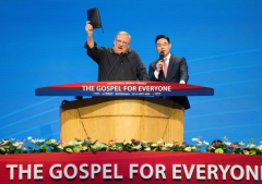 Rick Warren urges global church unity to advance 'gospel for everyone' goal by 2033