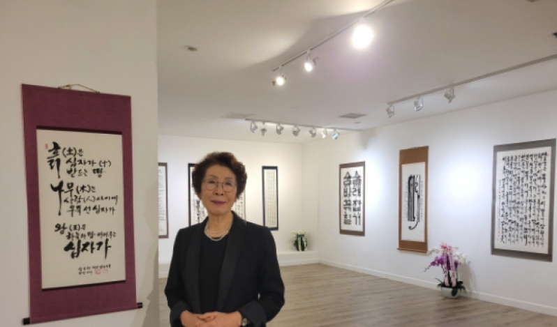 Calligraphy exhibition draws attention with 70-meter handwritten Gospel of John scroll