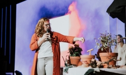 Cross-border Christian speaker platform now available in Switzerland