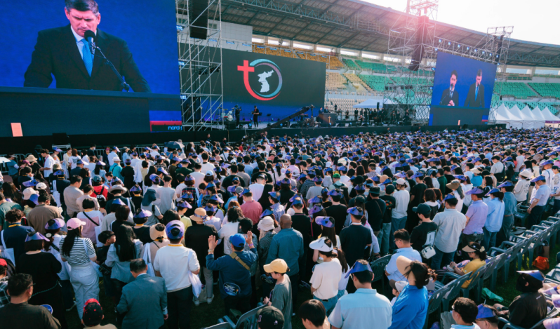 Hundreds make faith decisions at Will Graham crusade in South Korea