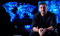 Tim Tebow warns online predators finding ‘evil’ ways to reach kids through smartphones