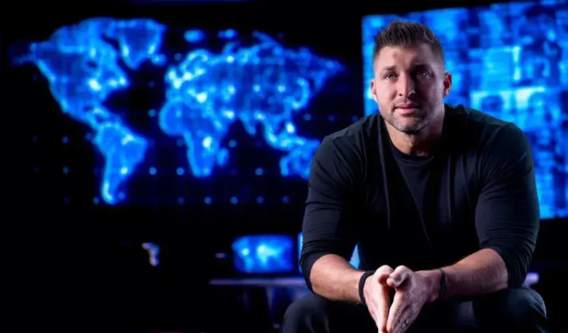Tim Tebow warns online predators finding ‘evil’ ways to reach kids through smartphones