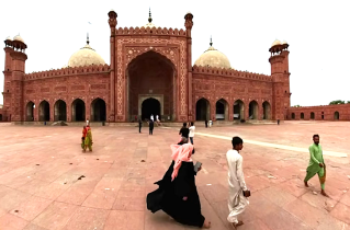 Muslim woman gains custody of kidnapped Christian girl in Pakistan, lawyer says