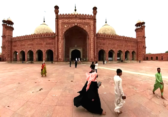 Muslim woman gains custody of kidnapped Christian girl in Pakistan, lawyer says