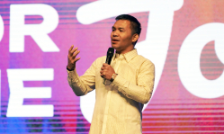 'Life is too short': Manny Pacquiao calls Arise Asia delegates to set soul-winning goals