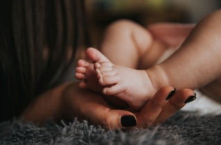 Motherhood study evaluates depth of life transformation for new moms