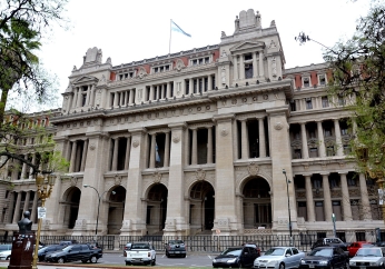 Argentine evangelical alliance raises concerns after court suspends decree restricting hormone treatments for minors